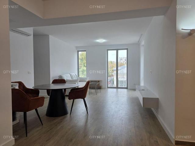 Apartament 3 camere de inchiriat nou în zona Armenească Universitate