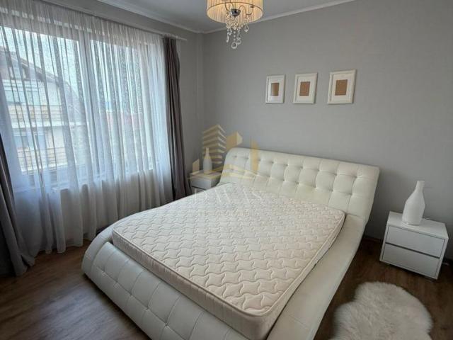 Apartament 3 camere decomandat + 2 locuri de parcare incluse in pret |