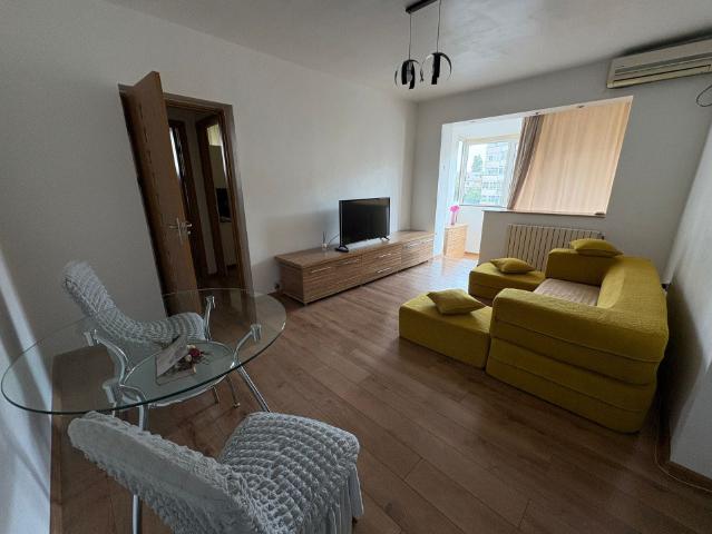 Apartament, 3 camere, decomandat, 65 mp, Calea Bucuresti, Zona Universitatii