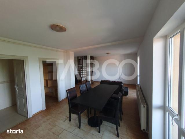 Apartament 3 camere decomandat 80 mp + 6 mp balcon cu scara interioara