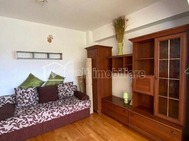 Apartament 3 camere decomandat, 87 mp, balcon, zona Piata Cipariu, Centru
