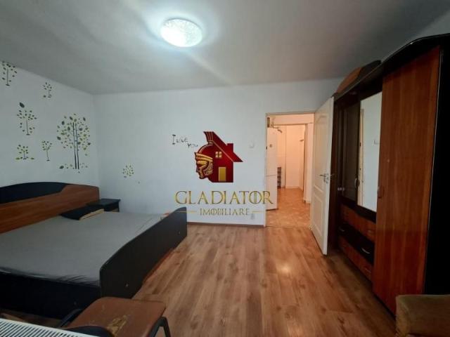Apartament 3 camere, decomandat, Alexandru cel Bun, et 8 din 10, liber