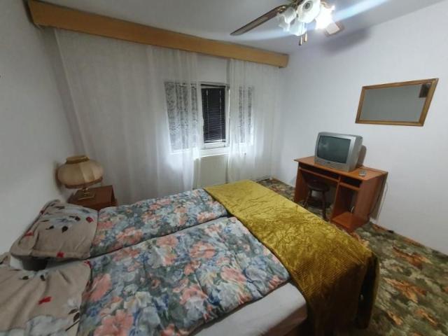 Apartament 3 camere decomandat, etaj 1, Shopping City