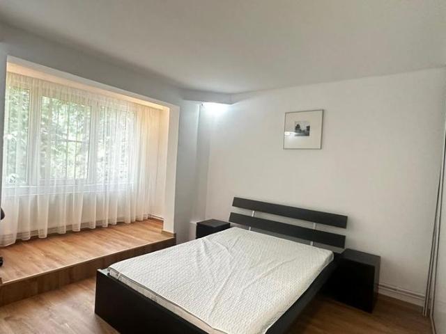 Apartament 3 camere decomandat, etaj 2, centrala proprie, str. Almasul Mare