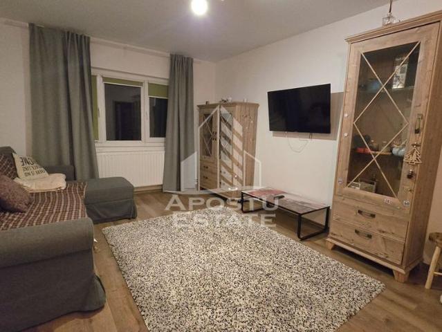 Apartament 3 camere, decomandat, etaj 2, centrala, zona T.