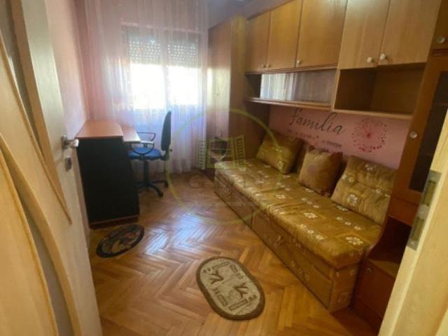 Apartament 3 camere decomandat, etaj 3 din 4, mobilat, utilat, str Coposu
