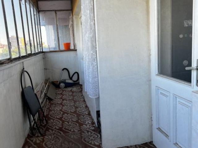 Apartament 3 camere, decomandat, etaj 3, zona Sagului