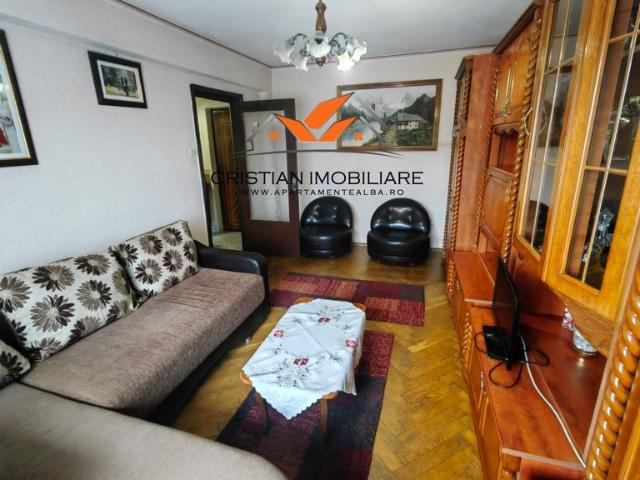 Apartament 3 camere decomandat, etaj 3, 2 bai, Cetate!