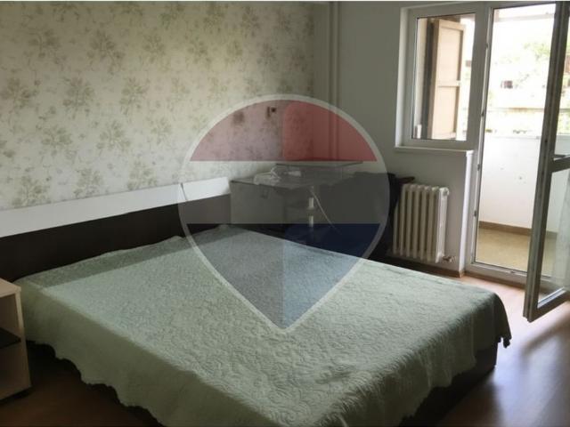 Apartament 3 camere · Decomandat · Lângă UMF · Bd. Independenței · 650