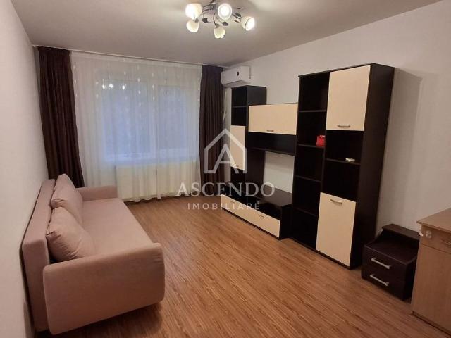 Apartament 3 camere decomandat Militari Uverturii + parcare 600 EUR