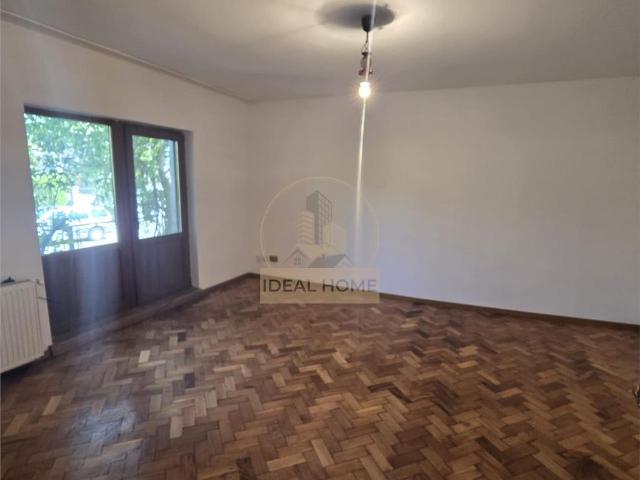 Apartament 3 camere Decomandat. Podu de fier