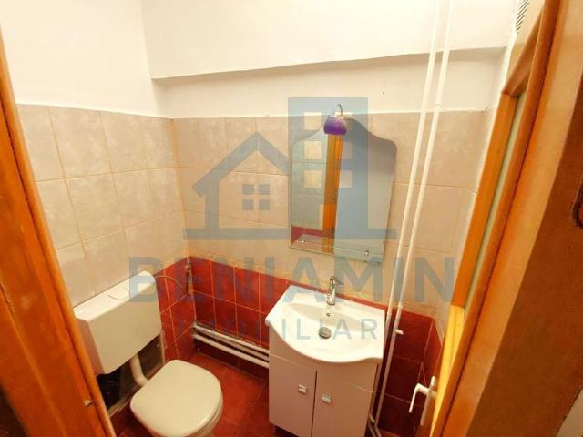 Apartament 3 camere decomandat ultracentral vizavi de Uni.