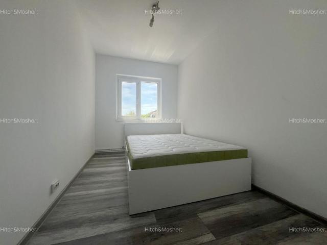 Apartament 3 camere decomandat – zona Lipovei