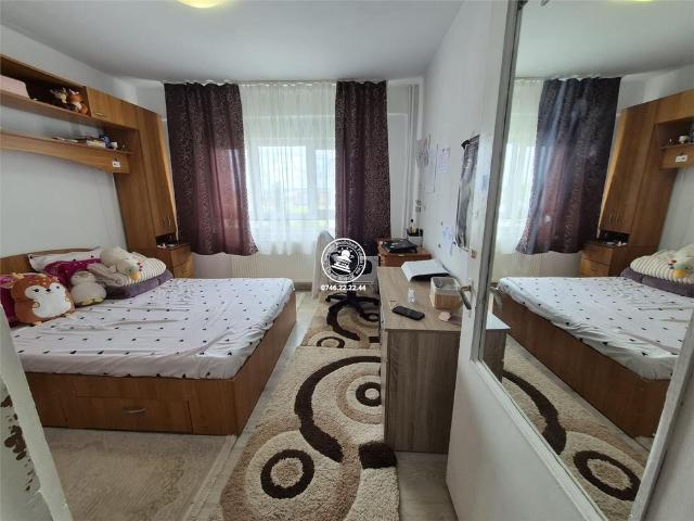 Apartament 3 camere decomandat zona Mircea cel Batran