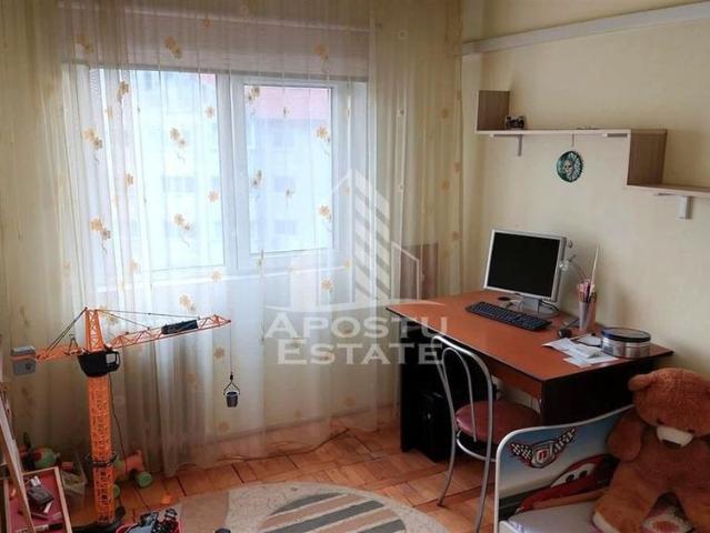 Apartament 3 camere decomandat zona Modern
