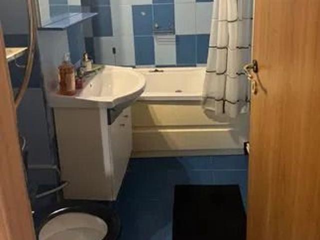 Apartament 3 camere, decomandat, zona Podu Ros