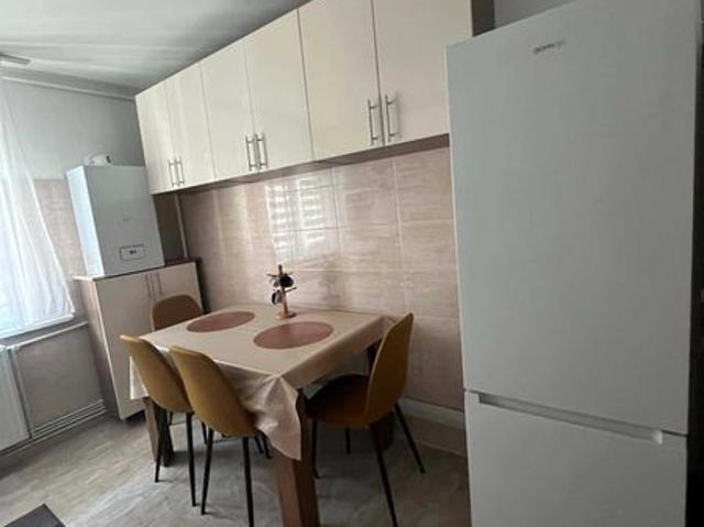 Apartament 3 camere decomandate, Brazda lui Novac, etaj 2 de inchiriat