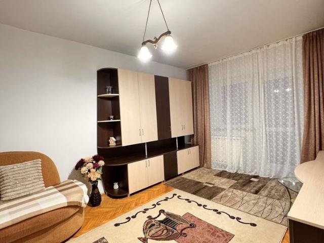 Apartament 3 camere decomandate – zona Decebal, Oradea