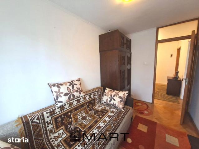 Apartament 3 camere decomandate zona Scoala de Inot
