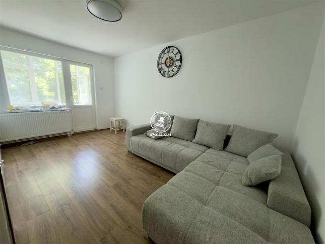 Apartament 3 camere, Dispecer, etaj intermediar