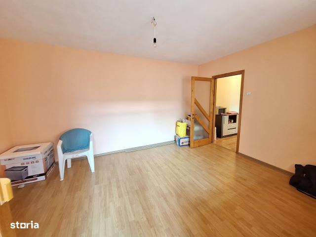 Apartament 3 camere, etaj 3, zona Orizont Bacau