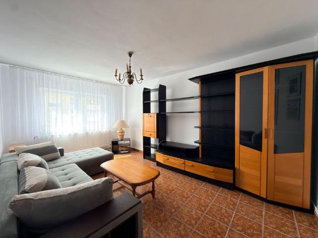 Apartament 3 camere etaj 3 Campulung Zona Visoi!