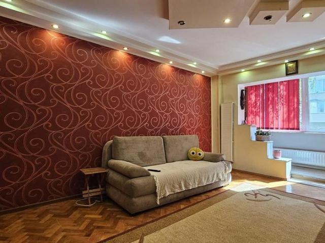 Apartament 3 camere etaj 1 complet mobilat și utilat – loc de parcare