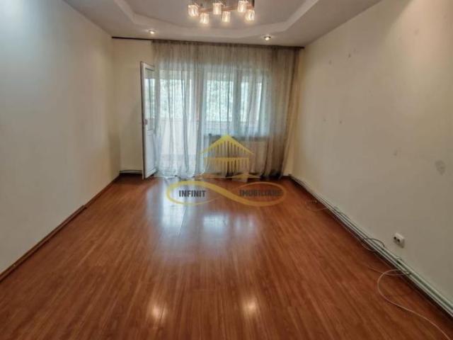 Apartament 3 camere, etaj 2, zona Stefan cel Mare
