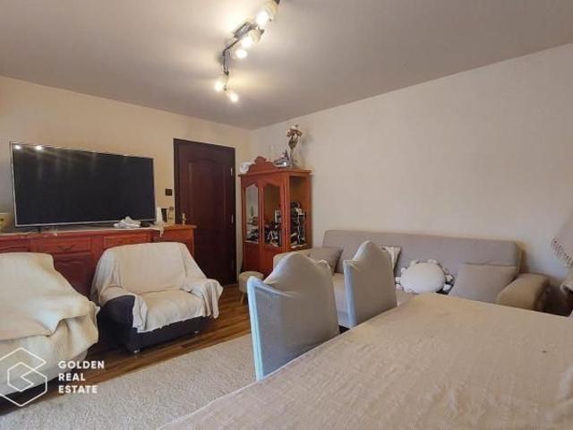 Apartament 3 camere, etaj 2, decomandat, zona Podgoria