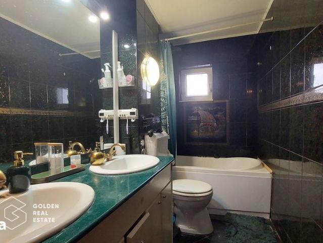 Apartament 3 camere, etaj 2, decomandat, zona Podgoria