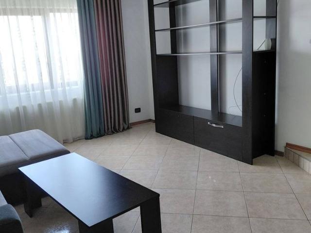 Apartament 3 camere, etaj 7, cu balcon