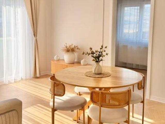 Apartament 3 camere, etaj intermediar, parcare, zona Terra