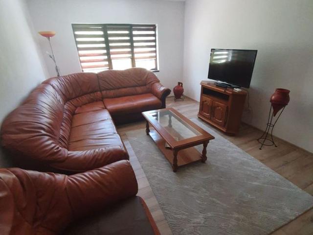Apartament 3 camere Faleza Nord Reyna 600 euro