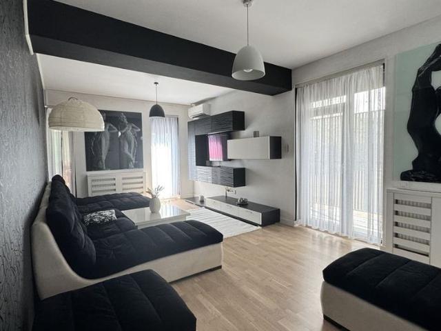 Apartament 3 camere, grădină 100 mp, parcare subterană, zona Tractorul