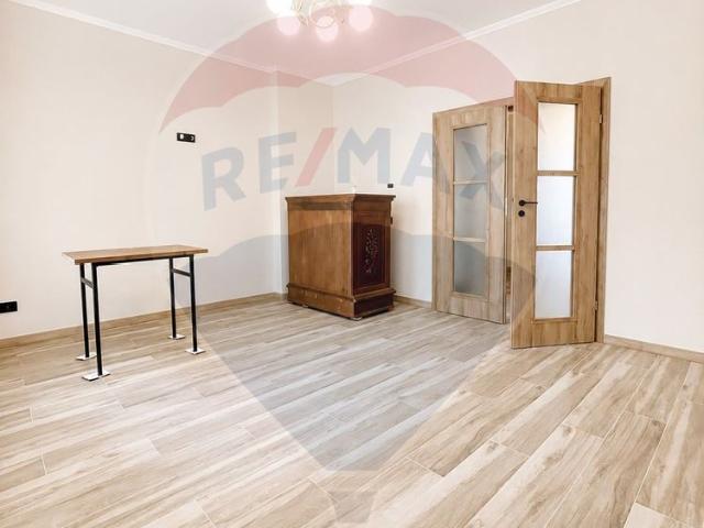 Apartament 3 camere în vilă Ideal birouri, cabinet Popa Nan