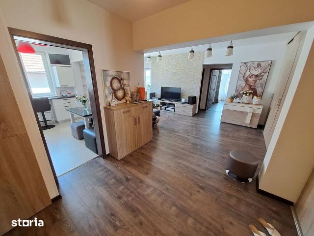 Apartament 3 camere, Jozsef Attila, etaj 2/3, complet renovat