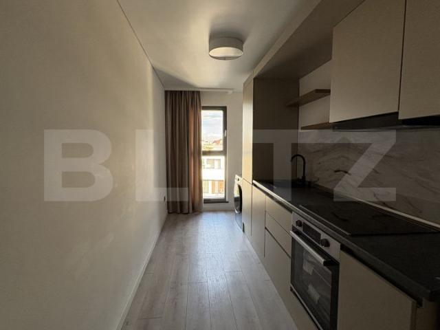Apartament 3 camere, lux, parcare, zona UMF
