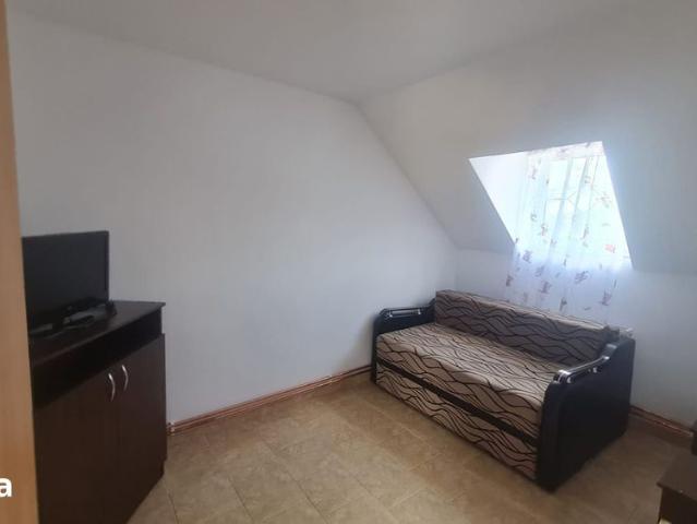 Apartament 3 camere la casă zona Trei Stejari