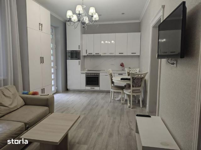 Apartament 3 camere la casa,ultracentral, 550 E neg. Comision 50%