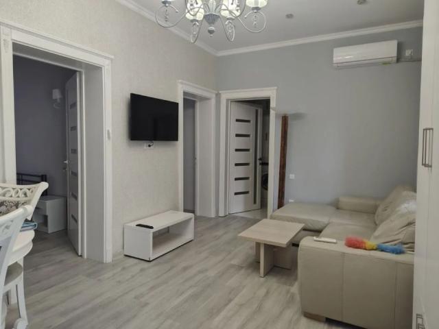 Apartament 3 camere la casa,ultracentral, 550 E neg. Comision 50%
