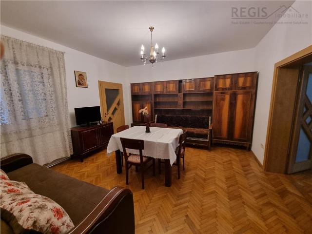 Apartament 3 camere la casa, zona Florilor
