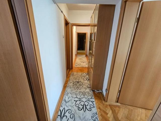 Apartament 3 camere liber la inchiriere !