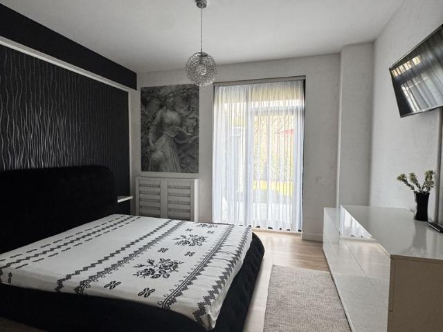 Apartament 3 camere, grădină 100 mp, parcare subterană, zona Tractorul
