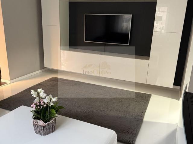 Apartament 3 camere | Pet Friendly| Etaj intermediar | Parcare |