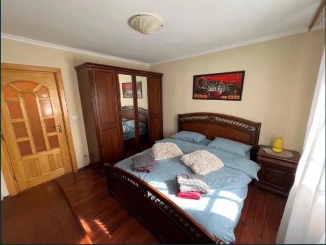 APARTAMENT 3 CAMERE PODU ROS, ETAJUL 2 DIN 4, MOBILAT SI UTILAT