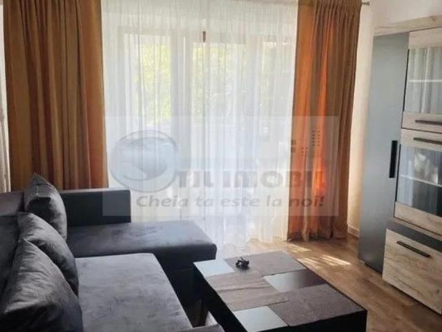 Apartament 3 camere Podul de Fier 700 Euro