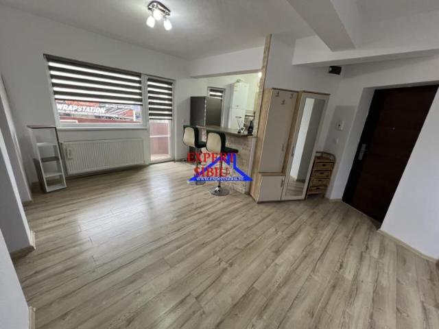 Apartament 3 camere renovat, cu curte interioara zona Turnisor, str. Ogorului