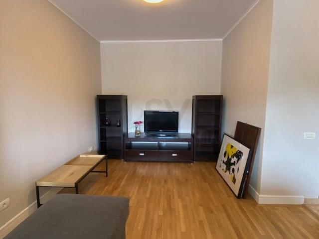 Apartament 3 camere renovat integral metrou Straulesti