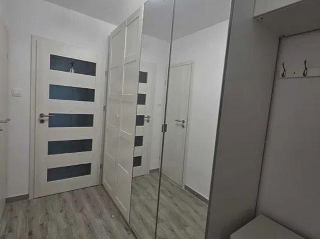 apartament 3 camere / semidecomandat / mobilat / utilat / centrala pro