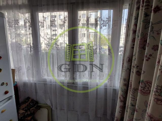 Apartament 3 camere semidecomandat, parter, Craiovita, zona Gradinita